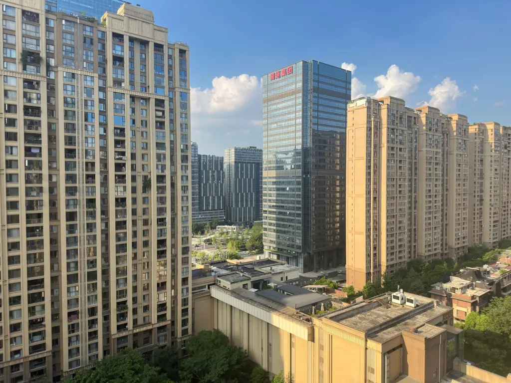 商超塑料制品采购指南:批量选购收纳箱与垃圾桶的实用要点