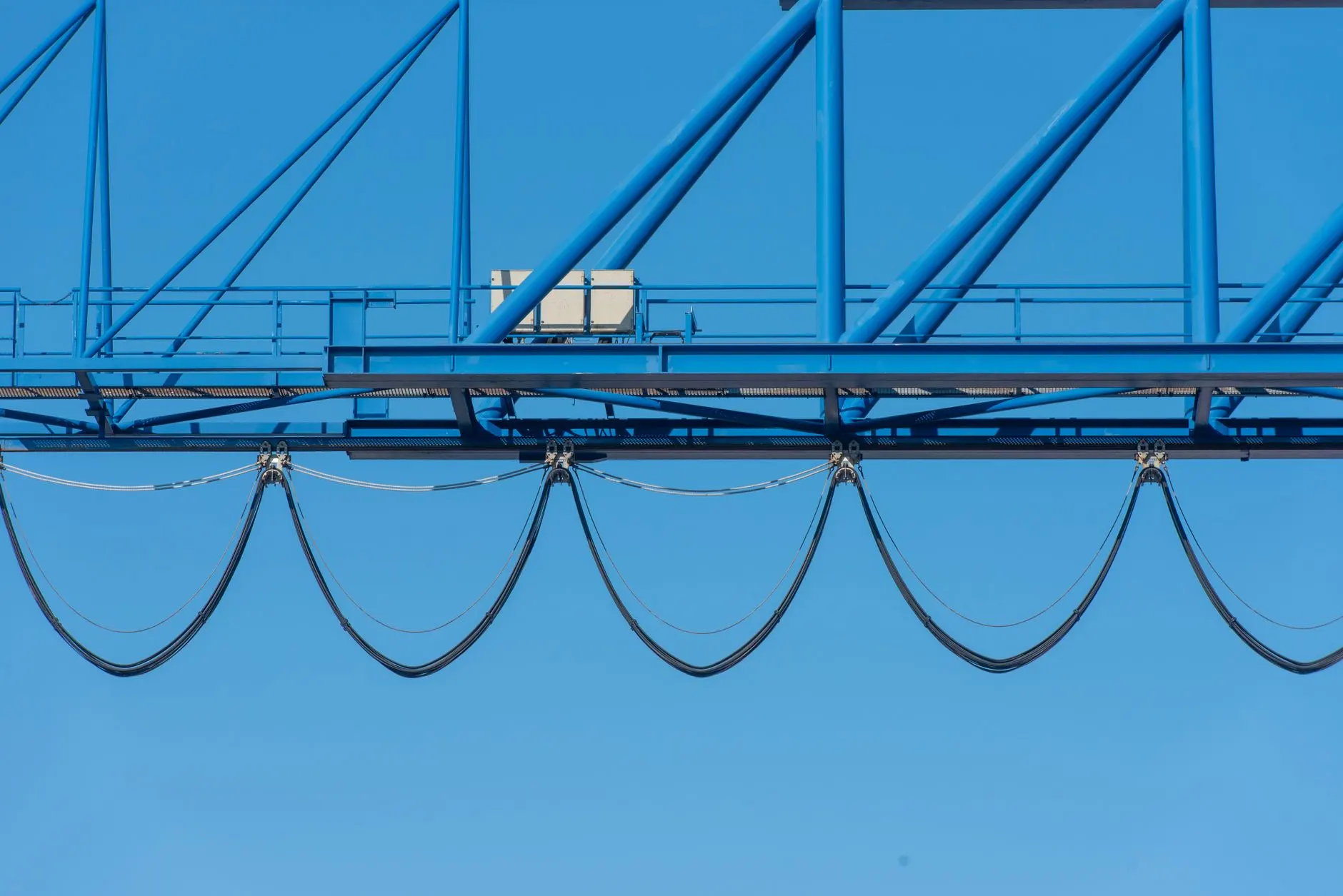 商超采购指南：塑料垃圾桶与收纳箱的耐用性与性价比评估
