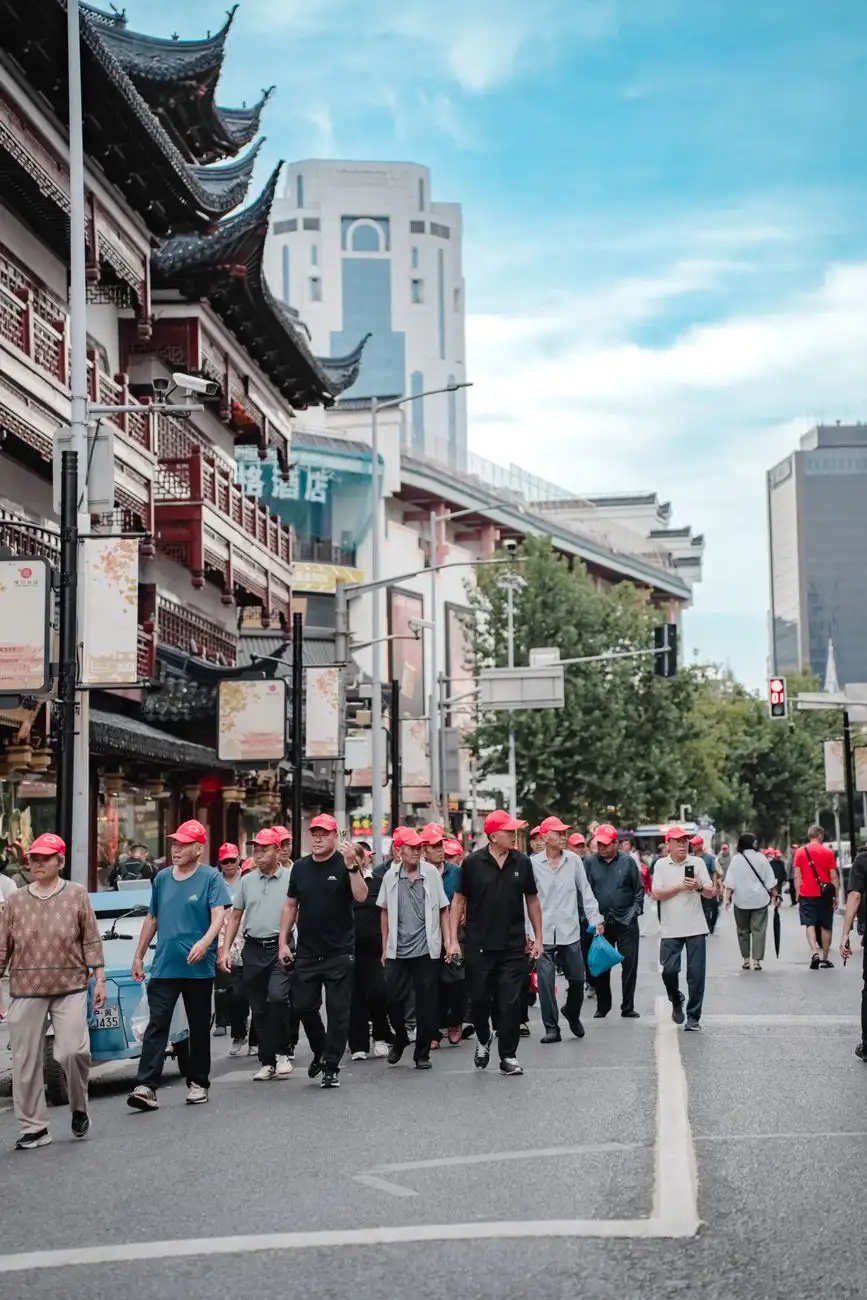 塑料收纳箱与垃圾桶的材质差异及适用场景分析