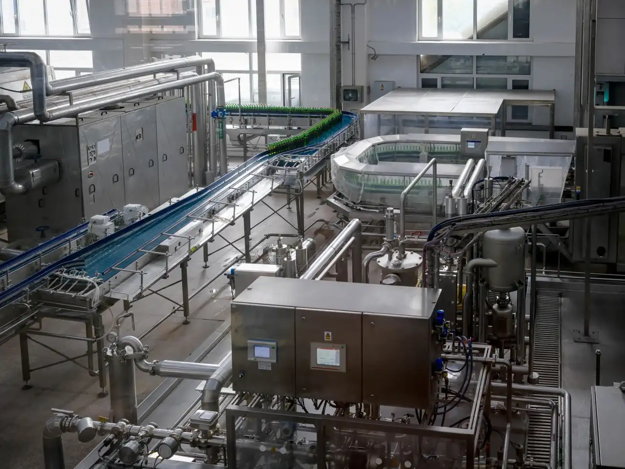塑料收纳箱与垃圾桶生产工艺对比及选材要点分析正文配图 1