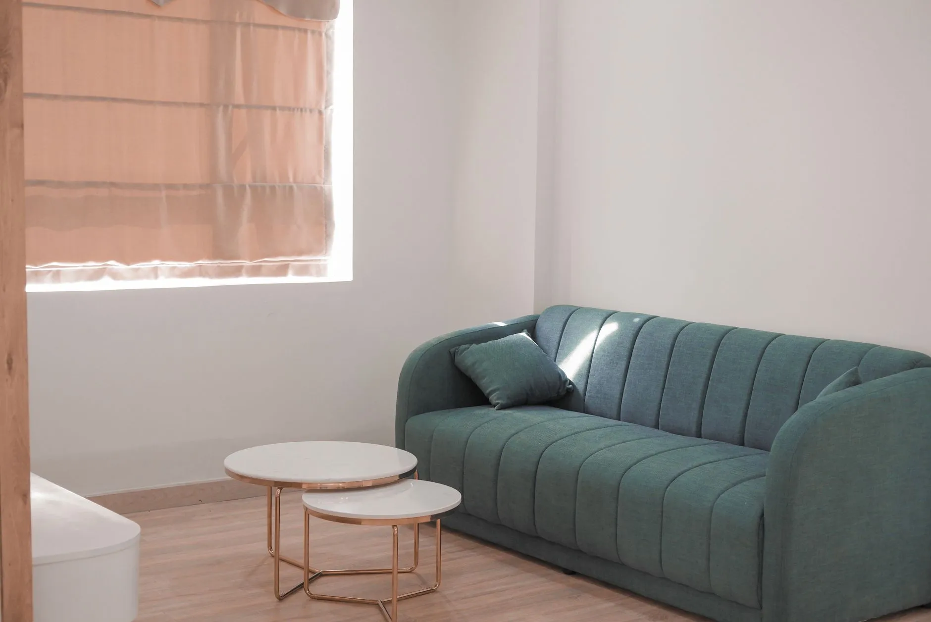 塑料收纳箱与垃圾桶采购指南：商超如何筛选高性价比家居日用品供应商